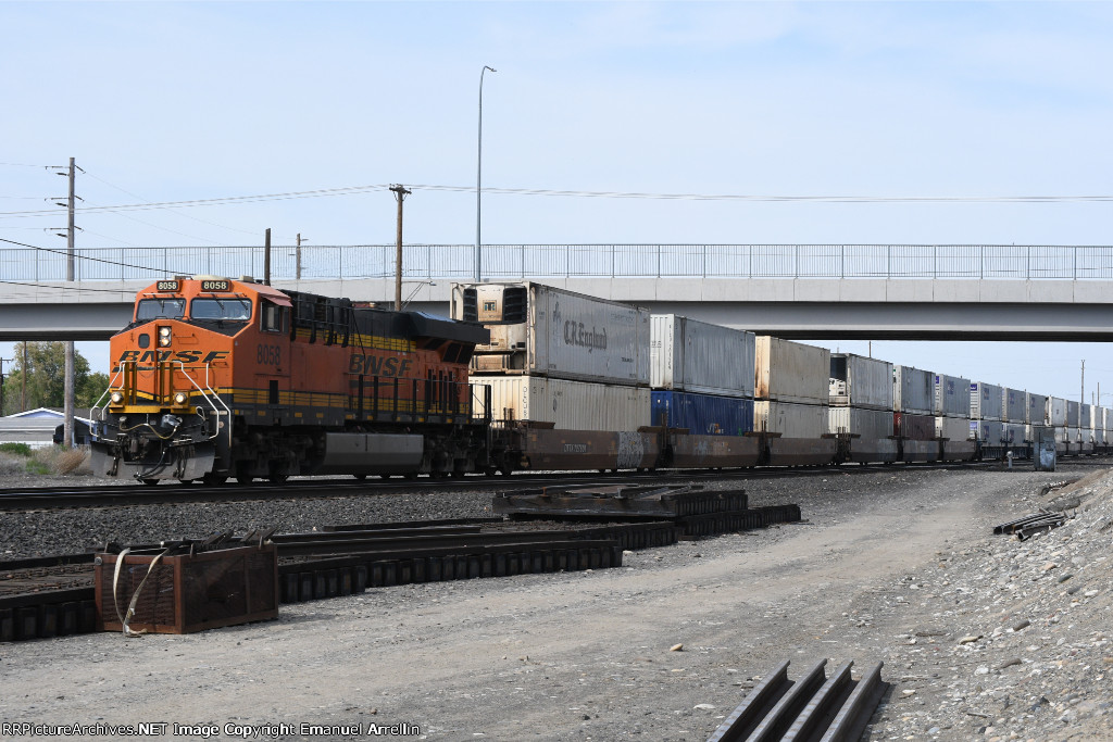 BNSF 8058